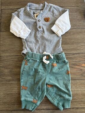 Carter's Gray & Green Bear Two-Piece Bodysuit and Sweatpants Set- NB